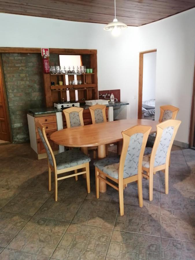 Lisztes Apartman Zamardi Ngoại thất bức ảnh